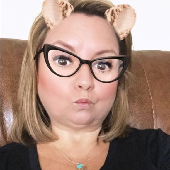 Meet your Posher, Joyce - Picture 3 of 16